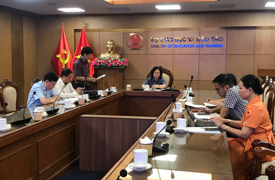 Thứ trưởng Ngô Thị Minh chủ trì phiên họp. Thứ trưởng Ngô Thị Minh chủ trì phiên họp.