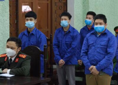 Các bị cáo tại phiên toà xét xử.