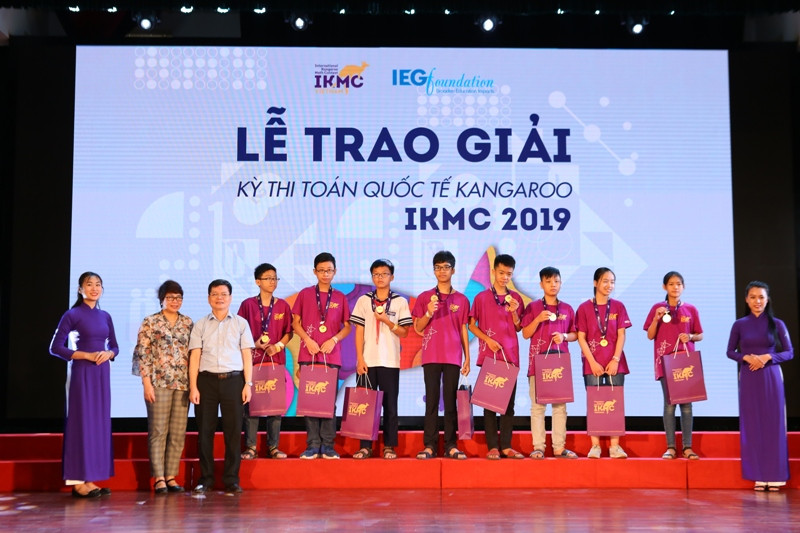 Kỳ thi thu hút đông đảo học sinh tiểu học và THCS tham gia.