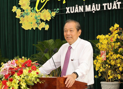 Phó Thủ tướng Trương Hòa Bình nói chuyện và chúc tết Đảng bộ, chính quyền và nhân dân tỉnh Long An tại buổi họp mặt mừng Đảng, mừng Xuân Mậu Tuất 2018. Ảnh: VGP