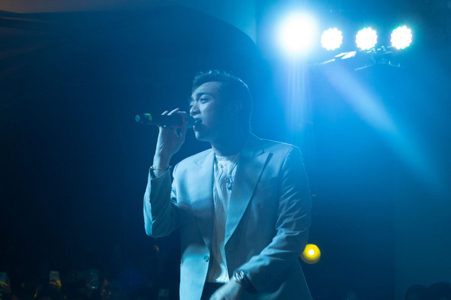 &apos; Đốt cháy&apos; chương trình là sự góp mặt của dàn khách mời nổi tiếng và được nhiều bạn trẻ yêu mến như: Hương Ly, Grey D, Da LAB, Soobin Hoàng Sơn.