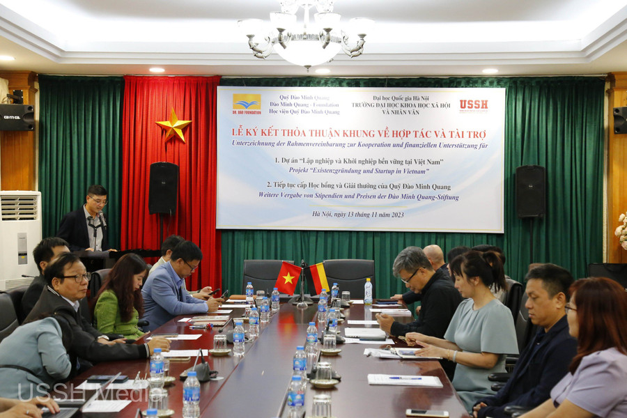 Quỹ Đào Minh Quang và VNU-USSH trong buổi ký kết thỏa thuận. Quỹ Đào Minh Quang và VNU-USSH trong buổi ký kết thỏa thuận.