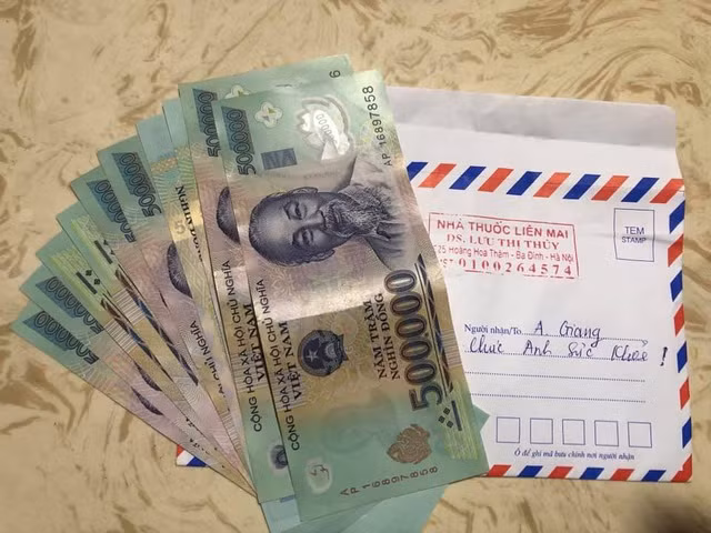 Nghệ sĩ Giang Còi kể lại câu chuyện được một hiệu thuốc "lì xì" gây xúc động.