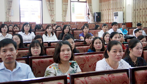 Các cán bộ quản lý giáo dục tham dự hội thảo Các cán bộ quản lý giáo dục tham dự hội thảo