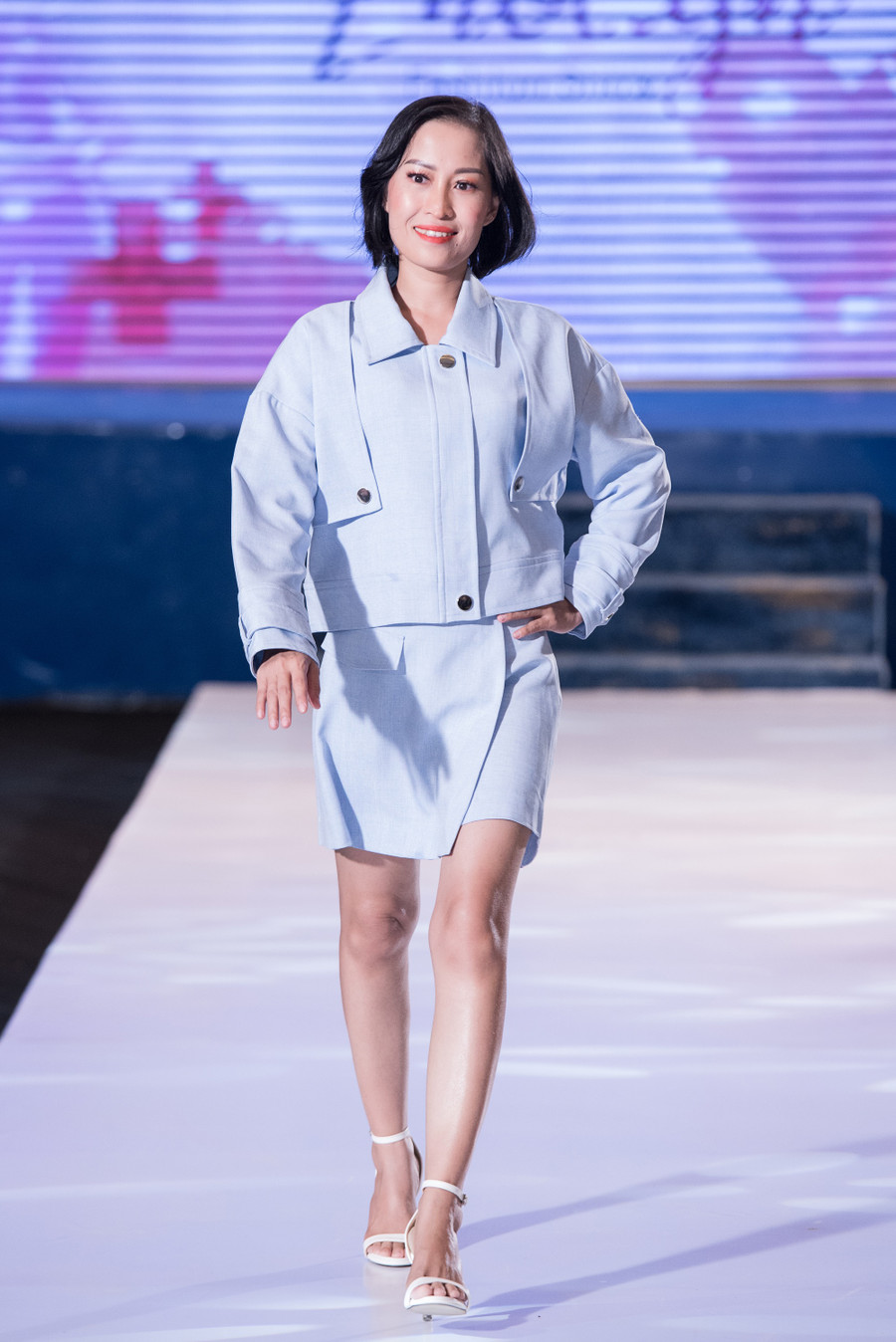 Hoàng Thuỳ còn đảm nhận vai trò hướng dẫn chính, trực tiếp chia sẻ và huấn luyện những kỹ năng catwalk nhằm mục đích truyền cảm hứng sống, năng lượng tích cực đến các bệnh nhân ung thư. Hoàng Thuỳ còn đảm nhận vai trò hướng dẫn chính, trực tiếp chia sẻ và huấn luyện những kỹ năng catwalk nhằm mục đích truyền cảm hứng sống, năng lượng tích cực đến các bệnh nhân ung thư.