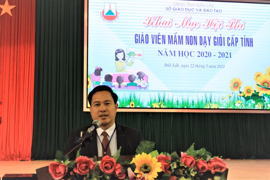 Ông Lưu Tiến Quang, Chủ tịch Công đoàn GD tỉnh phát biểu khai mạc Hội thi giáo viên mầm non dạy giỏi cấp tỉnh năm học 2020-2021