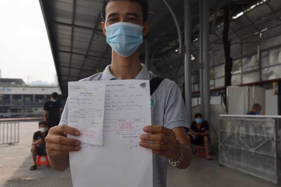 Hà Nội: Xét nghiệm Covid-19 cho lái xe luồng xanh ảnh 9