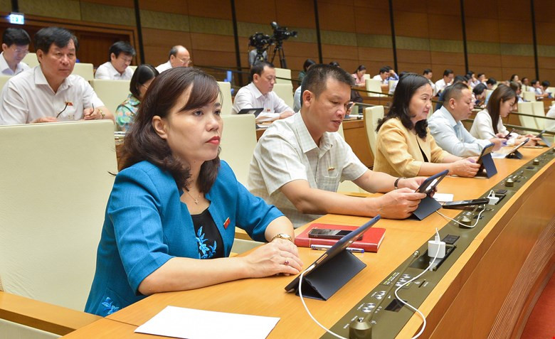 Các đại biểu tham dự phiên họp sáng 6/5. Các đại biểu tham dự phiên họp sáng 6/5.