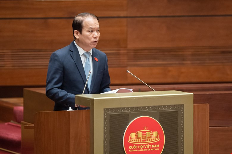 Chủ nhiệm Ủy ban Pháp luật của Quốc hội Hoàng Thanh Tùng trình bày Báo cáo thẩm tra dự án Luật Nhà ở (sửa đổi). Chủ nhiệm Ủy ban Pháp luật của Quốc hội Hoàng Thanh Tùng trình bày Báo cáo thẩm tra dự án Luật Nhà ở (sửa đổi).