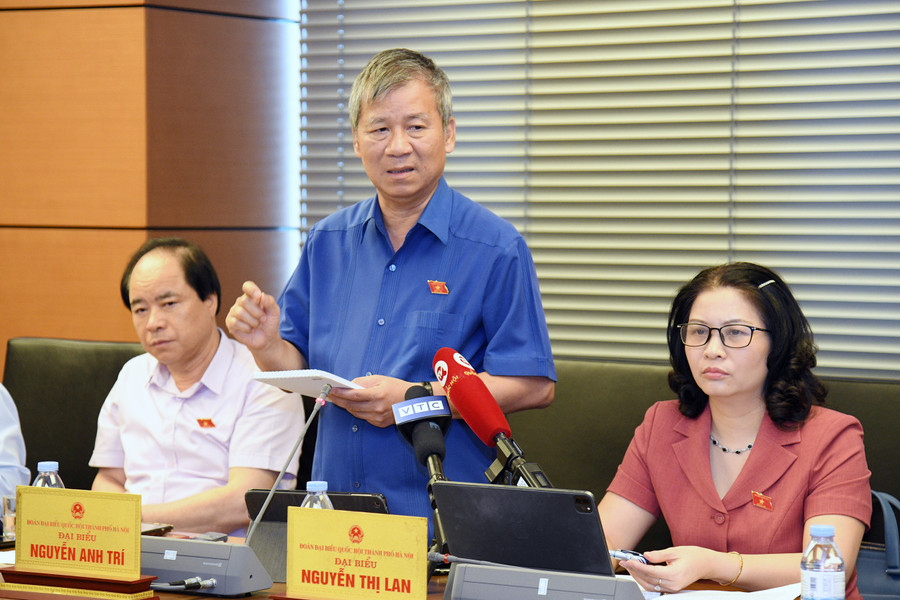 Đại biểu Quốc hội Nguyễn Anh Trí đóng góp ý kiến.