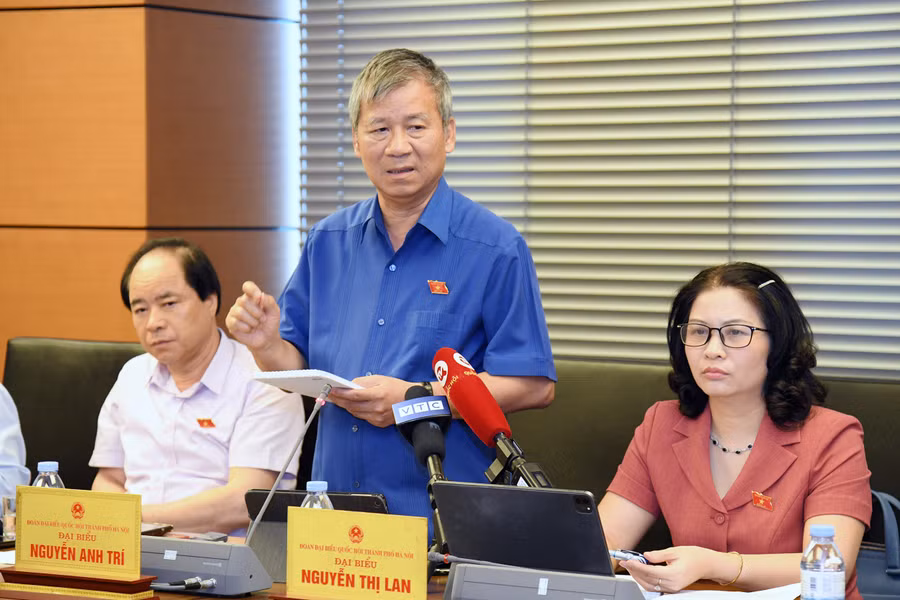 Đại biểu Quốc hội Nguyễn Anh Trí đóng góp ý kiến.