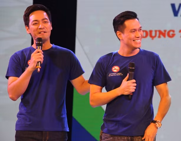 Diễn viên Việt Anh (bên phải): Cần quan tâm, đẩy mạnh công tác truyền thông trong phòng, chống tác hại của thuốc lá