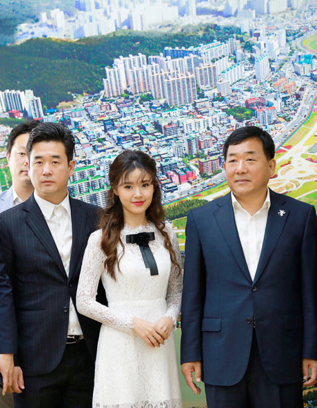 Midu đẹp tinh khôi dự sự kiện ở Hàn Quốc - Ảnh 5 Midu dep tinh khoi du su kien o Han Quoc - Anh 5