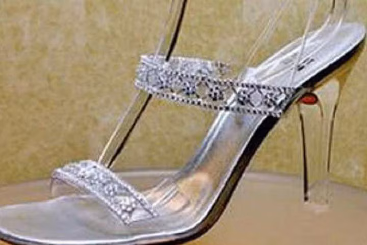 Sửng sốt trước những đôi guốc cao gót giá triệu đô