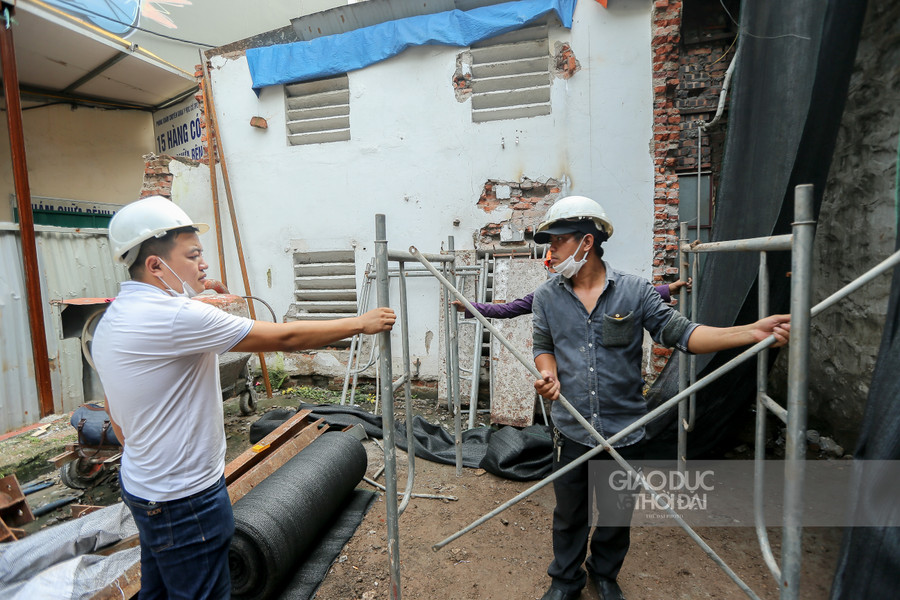 Cận cảnh đục thông vòm cầu đá trên phố Phùng Hưng ảnh 2 Cận cảnh đục thông vòm cầu đá trên phố Phùng Hưng ảnh 2