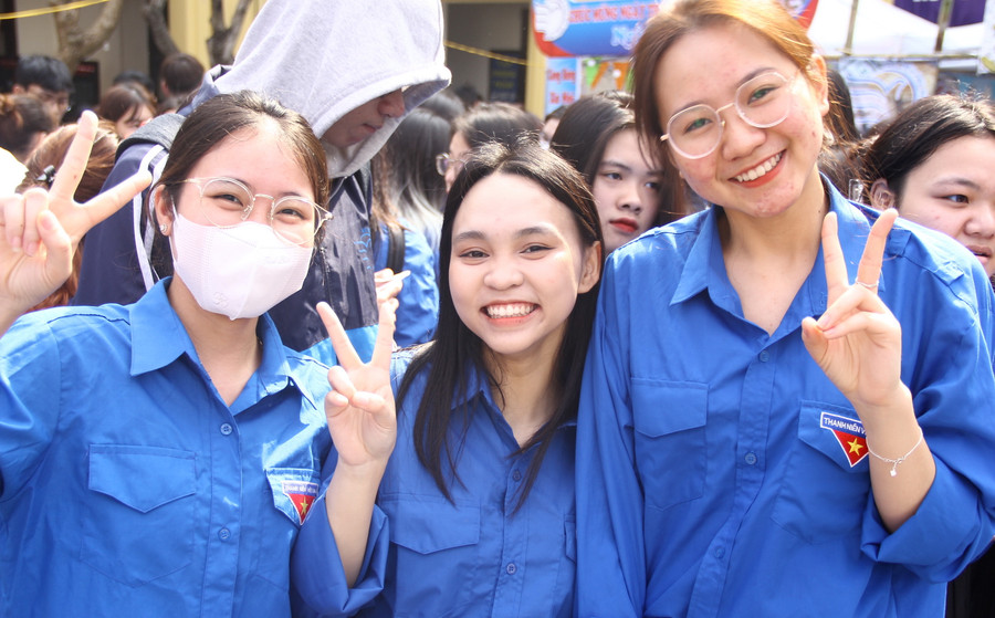 Sinh viên Học viện Phụ nữ Việt Nam hào hứng tham gia chuỗi hoạt động chào mừng 93 năm ngày thành lập Đoàn TNCS Hồ Chí Minh. Sinh viên Học viện Phụ nữ Việt Nam hào hứng tham gia chuỗi hoạt động chào mừng 93 năm ngày thành lập Đoàn TNCS Hồ Chí Minh.