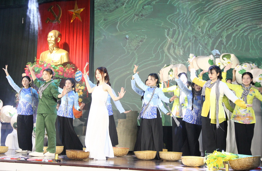 Khi non sông về một mối.