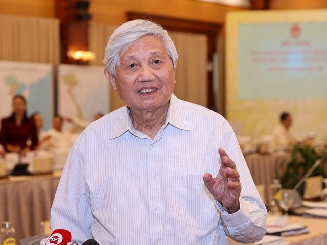 GS.TSKH. Lã Ngọc Khuê, nguyên Thứ trưởng Bộ Giao thông vận tải nêu ý kiến tại Hội nghị - Ảnh: VGP/Nhật Bắc.