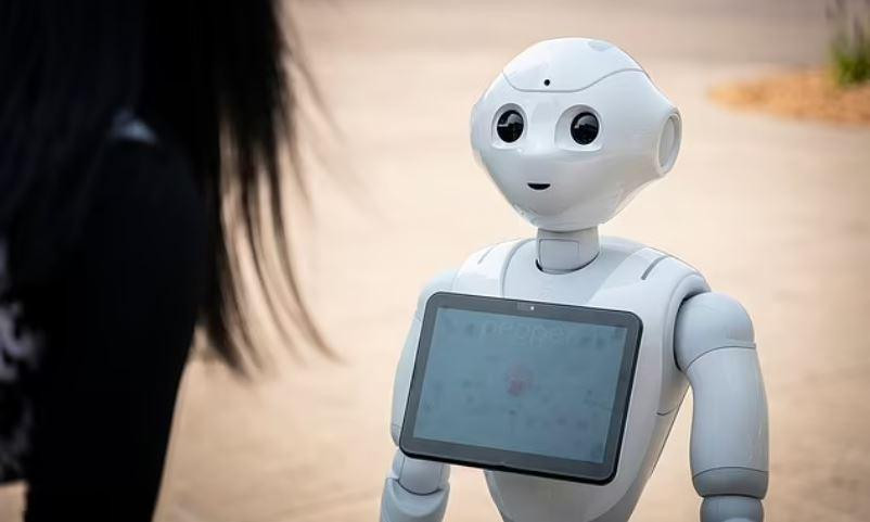 Robot hình người hỗ trợ và giúp đỡ những bệnh nhân đang trải qua bệnh nhân Alzheimer giai đoạn đầu. Ảnh: University of Minnesota Duluth. Robot hình người hỗ trợ và giúp đỡ những bệnh nhân đang trải qua bệnh nhân Alzheimer giai đoạn đầu. Ảnh: University of Minnesota Duluth.