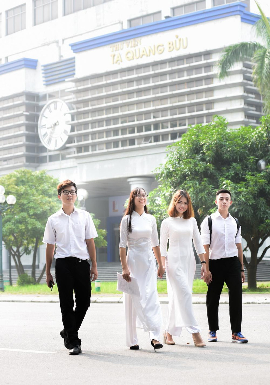 Sinh viên Trường ĐH Bách khoa Hà Nội Sinh viên Trường ĐH Bách khoa Hà Nội