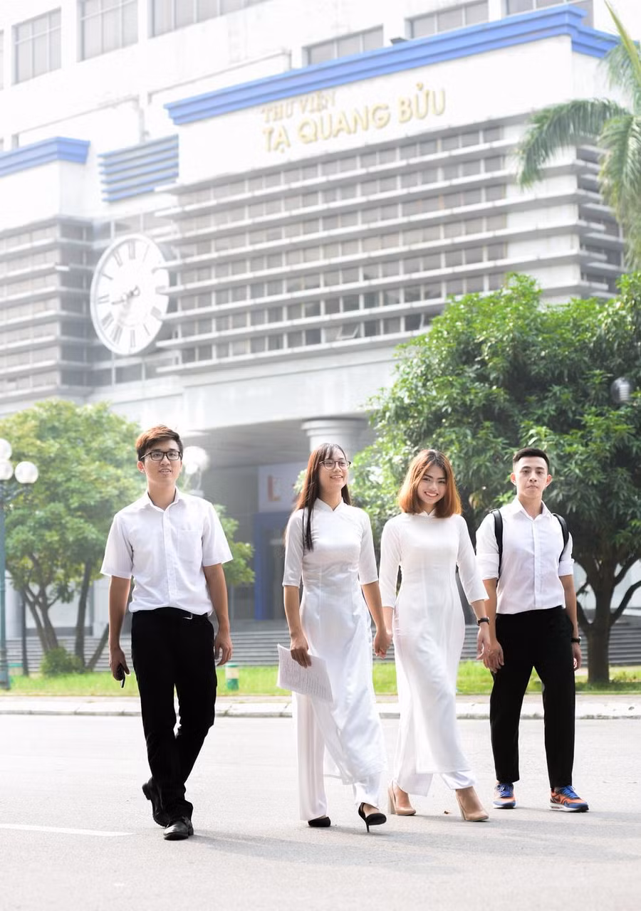 Sinh viên Trường ĐH Bách khoa Hà Nội Sinh viên Trường ĐH Bách khoa Hà Nội