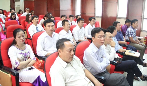 Các học viên cao học và nghiên cứu sinh của Học viện Quản lý Giáo dục tham dự Lễ khai giảng