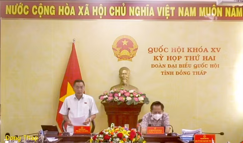 Đại biểu Phạm Văn Hòa.