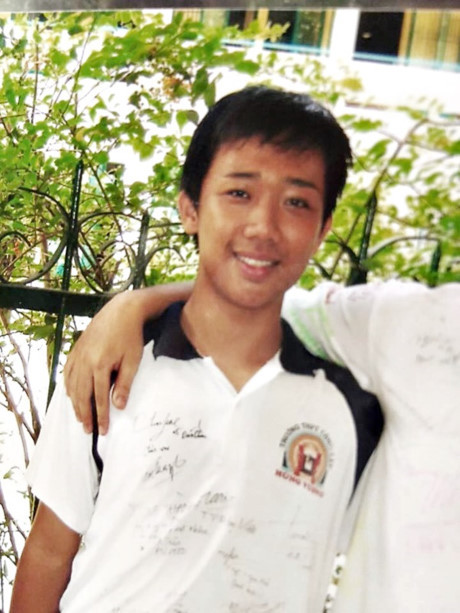 MC Trấn Thành hoảng hốt khi bất ngờ bị khoe ảnh thời MC Tran Thanh hoang hot khi bat ngo bi khoe anh thoi