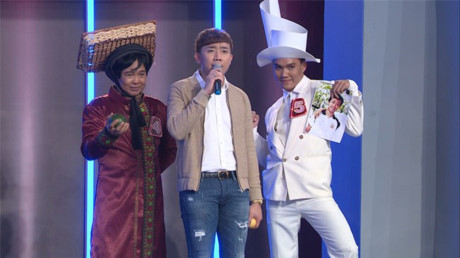 MC Trấn Thành hoảng hốt khi bất ngờ bị khoe ảnh thời MC Tran Thanh hoang hot khi bat ngo bi khoe anh thoi