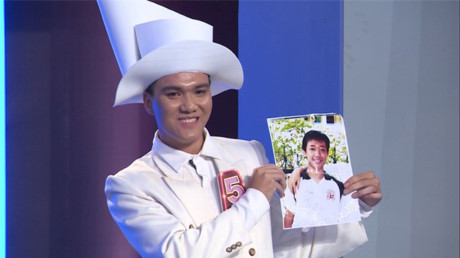 MC Trấn Thành hoảng hốt khi bất ngờ bị khoe ảnh thời MC Tran Thanh hoang hot khi bat ngo bi khoe anh thoi