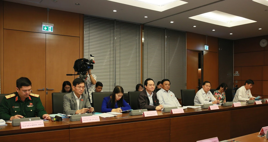 Quốc hội thảo luận tại tổ ngày 24/10 Quốc hội thảo luận tại tổ ngày 24/10