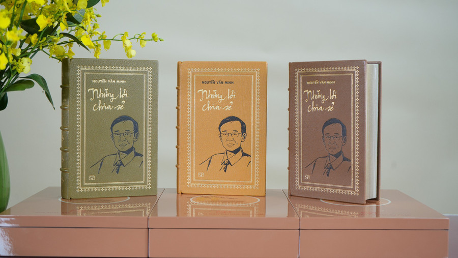 Cuốn sách “Những lời chia sẻ” của GS.TS Nguyễn Văn Minh – Hiệu trưởng Trường ĐH Sư phạm Hà Nội. Cuốn sách “Những lời chia sẻ” của GS.TS Nguyễn Văn Minh – Hiệu trưởng Trường ĐH Sư phạm Hà Nội.