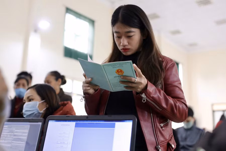 Quy trình cấp CCCD mới mất khoảng 3-5 phút cho mỗi hồ sơ.