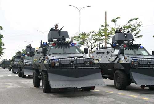 Dàn xe đặc chủng phục vụ APEC. Nhiều xe có khả năng chống đạn, phục vụ cho chống khủng bố Dàn xe đặc chủng phục vụ APEC. Nhiều xe có khả năng chống đạn, phục vụ cho chống khủng bố