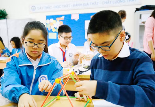 Thông qua thực nghiệm có thể đánh thức những tiềm ẩn trong trí tuệ của lớp lớp học trò. Ảnh minh họa/internet