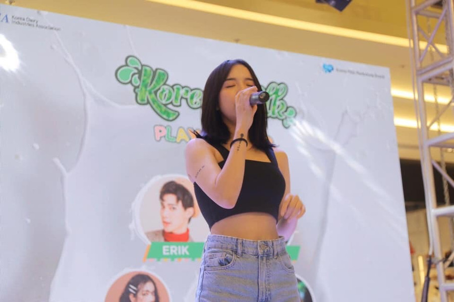 Nguyễn Hoàng Ly (Ly Ly).