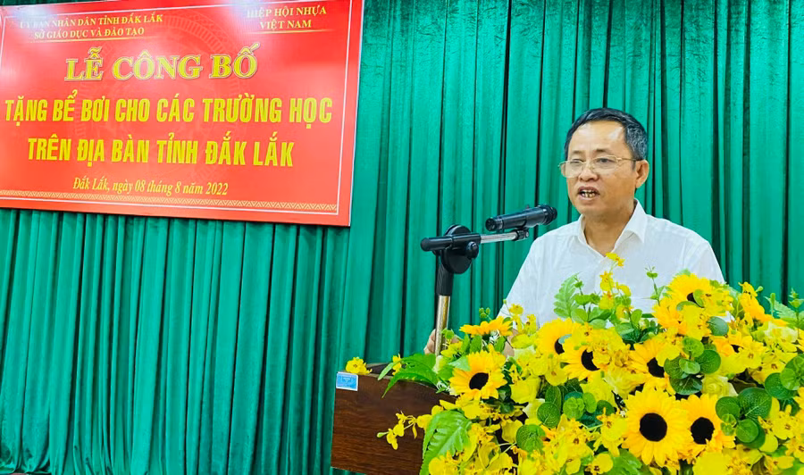 TS. Đỗ Tường Hiệp, Phó Giám đốc Sở GD&ĐT Đắk Lắk phát biểu tại buổi lễ.