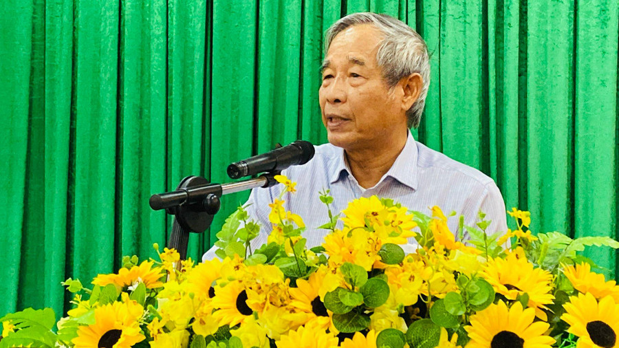 Ông Lê Ngọc Tú phát biểu tại lễ trao hỗ trợ bể bơi cho ngành Giáo dục Đắk Lắk.