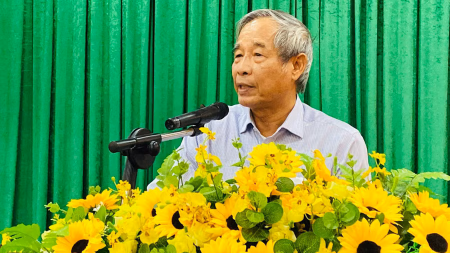 Ông Lê Ngọc Tú phát biểu tại lễ trao hỗ trợ bể bơi cho ngành Giáo dục Đắk Lắk.