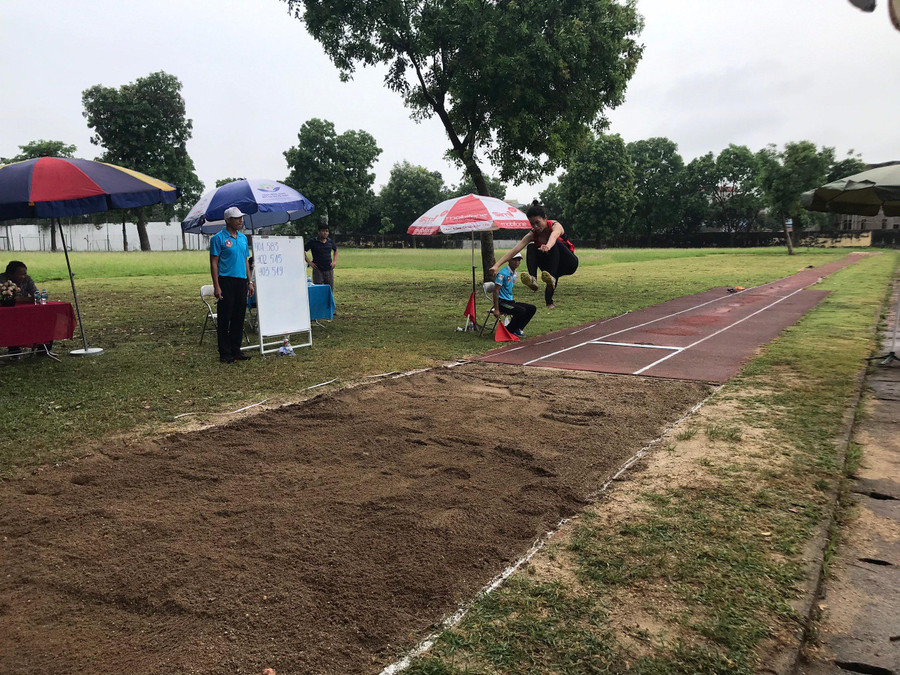 Sinh viên Trường ĐH Sư phạm TDTT Hà Nội thi nội dung nhảy xa