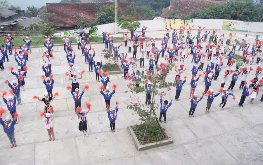 Thể dục giữa giờ của Trường tiểu học Nậm Cắn I (Kỳ Sơn, Nghệ An)