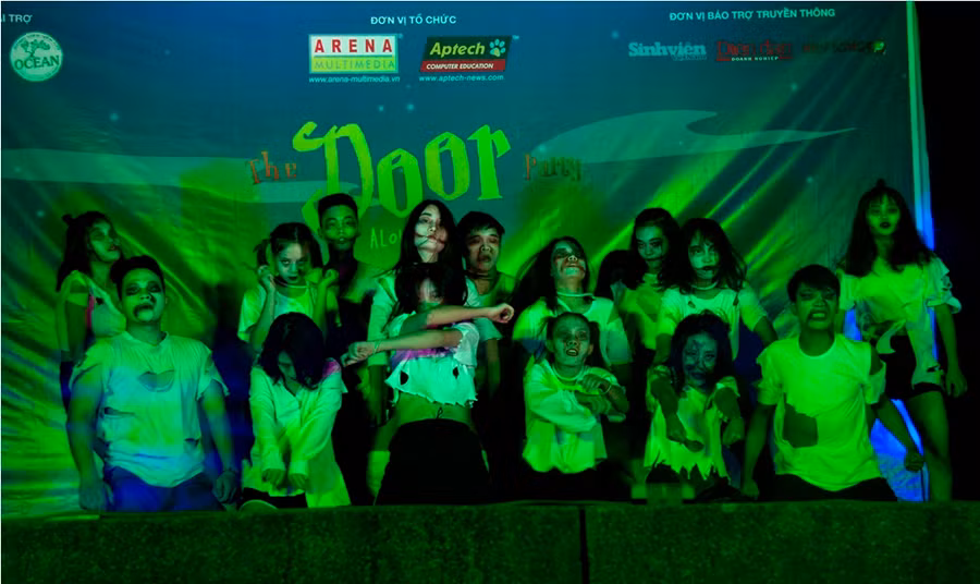 Halloween 2017 náo nhiệt, sôi động, đầy chất sinh viên với tiết mục biểu diễn đặc sắc