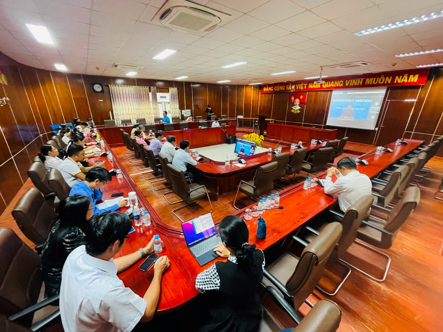 Đại biểu tại Trường ĐH Trà Vinh tham dự chương trình.