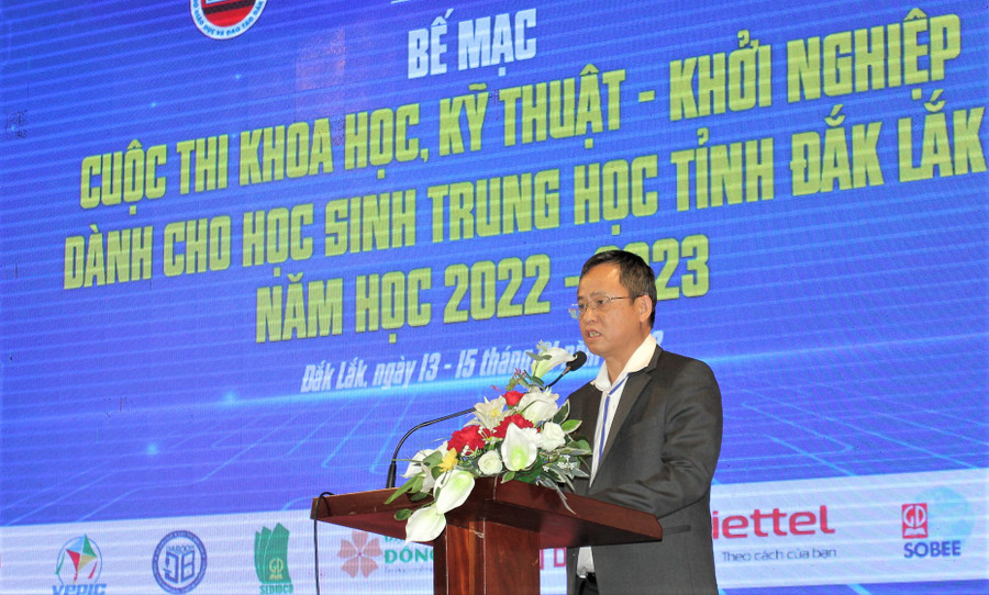 Ông Đỗ Tường Hiệp báo cáo đánh giá chất lượng Cuộc thi (ảnh: Thành Tâm).