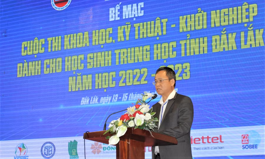 Ông Đỗ Tường Hiệp báo cáo đánh giá chất lượng Cuộc thi (ảnh: Thành Tâm).