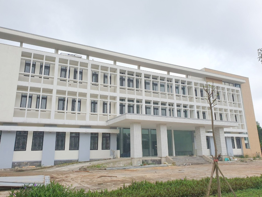 Lãnh đạo Ban QLDA ĐTXD Quảng Trị cho biết, các hạng mục xây lắp cơ bản hoàn thành. Lãnh đạo Ban QLDA ĐTXD Quảng Trị cho biết, các hạng mục xây lắp cơ bản hoàn thành.