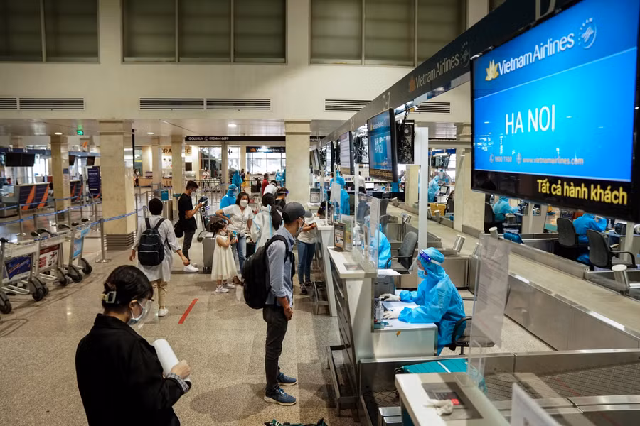 Trong ngày 11/10, Vietnam Airlines thực hiện tổng cộng 6 chuyến bay thương mại, gồm 2 chuyến giữa Hà Nội và TP Hồ Chí Minh.