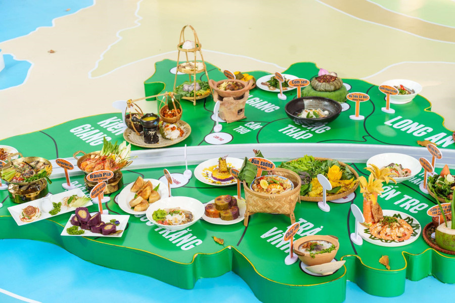 Xác lập kỷ lục cho Bản đồ ẩm thực – văn hóa Việt Nam giai đoạn 2 với 126 món ăn. Xác lập kỷ lục cho Bản đồ ẩm thực – văn hóa Việt Nam giai đoạn 2 với 126 món ăn.