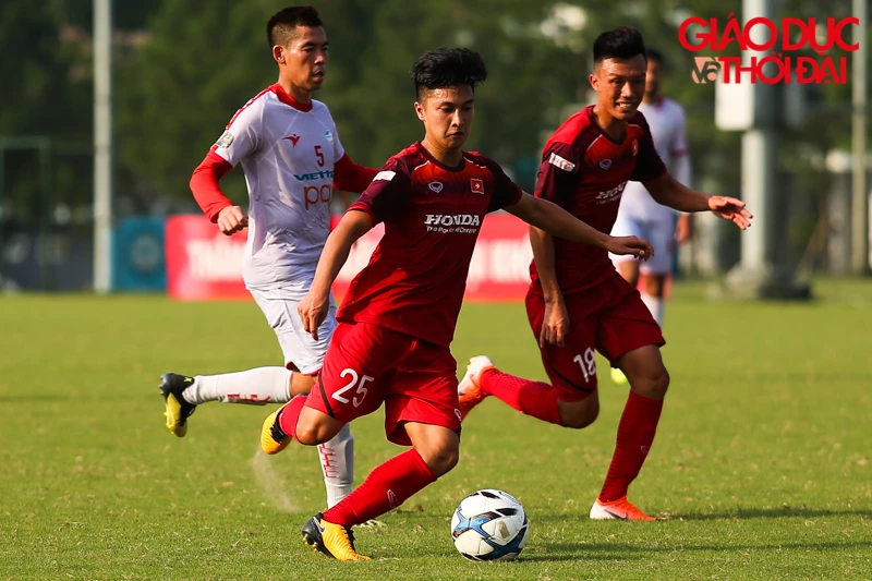 Đấu tập, U23 Việt Nam có nguy cơ mất trụ cột vì chấn thương