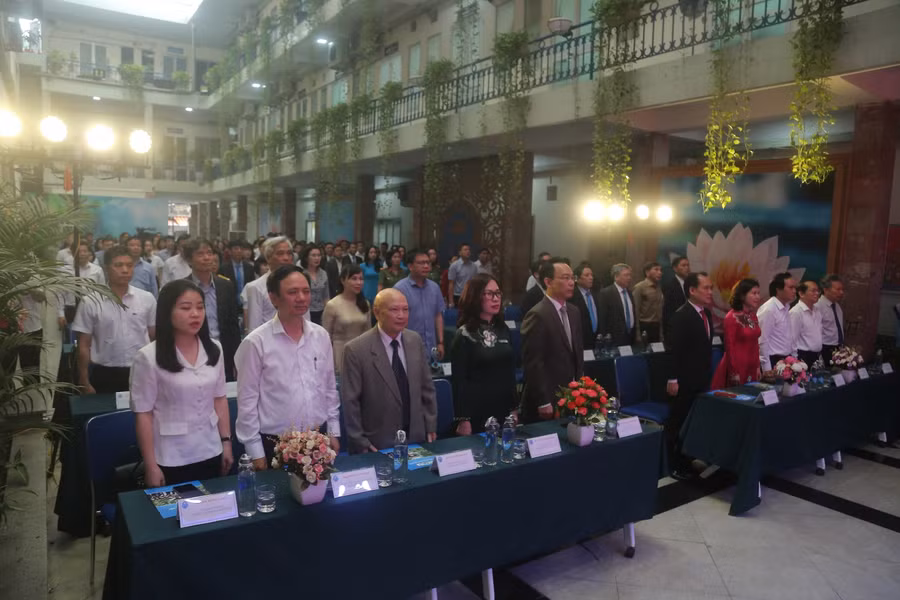 Các đại biểu tham dự buổi lễ